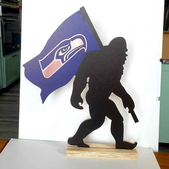 ***SOLD********Seattle Seahawks 18" Team Logo Bigfoot - Picture 4 of 9